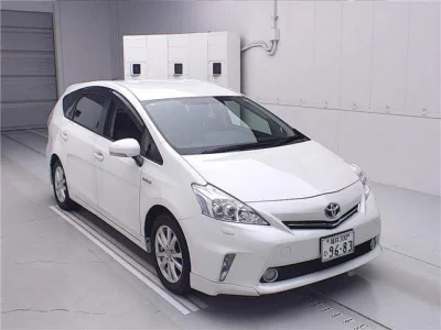 Toyota PRIUS ALPHA  с аукциона в Японии