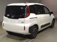 Toyota SIENTA лот № 50035 оценка R  с аукциона в Японии 1