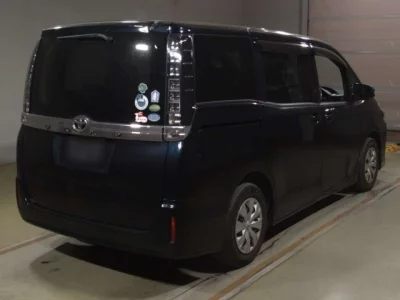 Toyota VOXY  с аукциона в Японии
