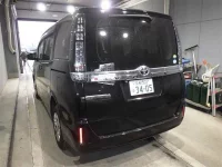 Toyota VOXY лот № 3015 оценка R  с аукциона в Японии 4