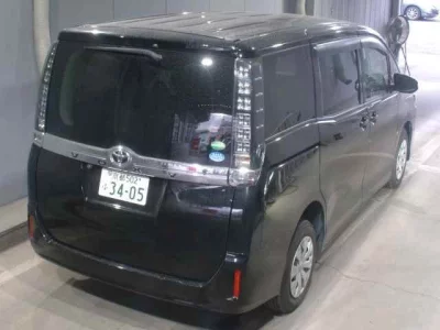 Toyota VOXY  с аукциона в Японии