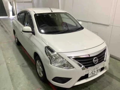 Nissan TIIDA LATIO  с аукциона в Японии