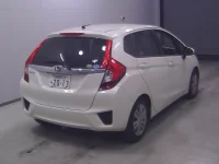 Honda FIT лот № 19107 оценка 3.5  с аукциона в Японии 2