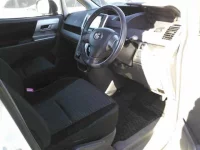 Toyota NOAH лот № 8371 оценка 3  с аукциона в Японии 2