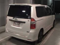 Toyota NOAH лот № 8371 оценка 3  с аукциона в Японии 4