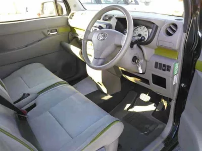 Toyota PIXIS SPACE  с аукциона в Японии