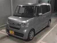 Honda N BOX лот № 8203 оценка 4  с аукциона в Японии 3