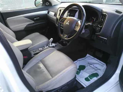 Mitsubishi OUTLANDER PHEV