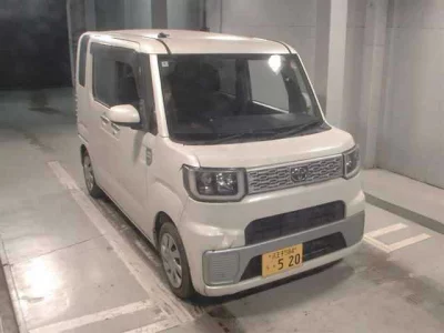 Toyota PIXIS MEGA  с аукциона в Японии