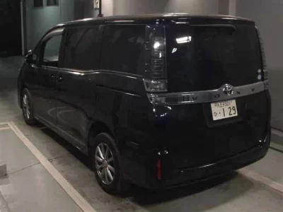 Toyota VOXY  с аукциона в Японии