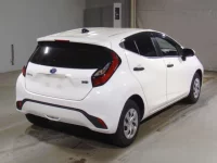 Toyota AQUA лот № 33 оценка 3  с аукциона в Японии 1