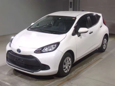 Toyota AQUA  с аукциона в Японии