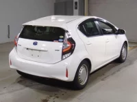 Toyota AQUA лот № 2243 оценка 4  с аукциона в Японии 1