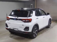 Toyota RAIZE лот № 2206 оценка 5  с аукциона в Японии 1