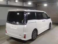 Toyota VOXY лот № 2201 оценка 3.5  с аукциона в Японии 1