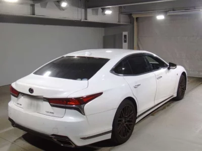 Lexus LS  с аукциона в Японии