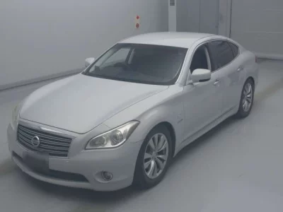 Nissan FUGA  с аукциона в Японии