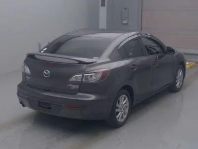 Mazda AXELA  с аукциона в Японии