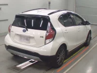 Toyota AQUA лот № 30051 оценка 4  с аукциона в Японии 1