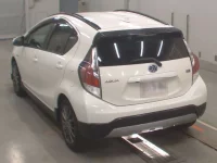 Toyota AQUA лот № 30051 оценка 4  с аукциона в Японии 5