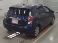 Toyota AQUA лот № 30057 оценка 3.5  с аукциона в Японии 1