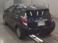 Toyota AQUA лот № 30057 оценка 3.5  с аукциона в Японии 5