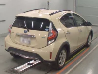 Toyota AQUA лот № 30069 оценка R  с аукциона в Японии 1