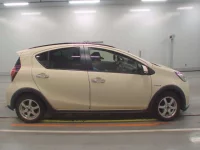 Toyota AQUA лот № 30069 оценка R  с аукциона в Японии 2