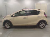 Toyota AQUA лот № 30069 оценка R  с аукциона в Японии 3