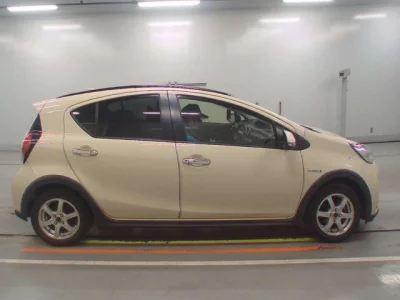 Toyota AQUA  с аукциона в Японии