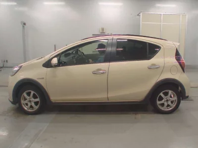 Toyota AQUA  с аукциона в Японии