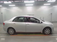 Toyota COROLLA AXIO лот № 30052 оценка 3  с аукциона в Японии 2