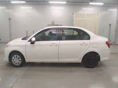 Toyota COROLLA AXIO  с аукциона в Японии