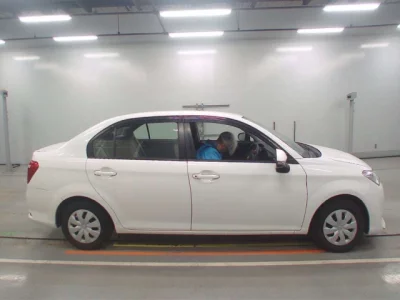 Toyota COROLLA AXIO  с аукциона в Японии