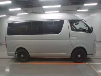 Toyota HIACE VAN лот № 30110 оценка 3  с аукциона в Японии 2