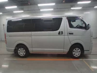 Toyota HIACE VAN лот № 30182 оценка 3.5  с аукциона в Японии 2