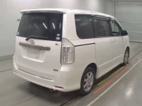 Toyota NOAH лот № 30222 оценка 3.5  с аукциона в Японии 1