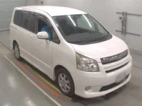 Toyota NOAH лот № 30222 оценка 3.5  с аукциона в Японии 4