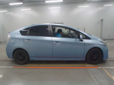 Toyota PRIUS PHV  с аукциона в Японии