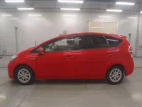 Toyota PRIUS ALPHA лот № 30079 оценка 3.5  с аукциона в Японии 3