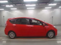 Toyota PRIUS ALPHA лот № 30079 оценка 3.5  с аукциона в Японии 2