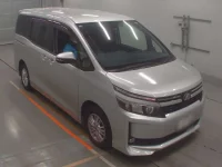 Toyota VOXY лот № 30085 оценка 3.5  с аукциона в Японии 4