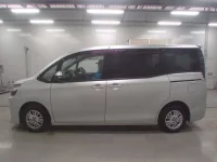Toyota VOXY лот № 30085 оценка 3.5  с аукциона в Японии 3