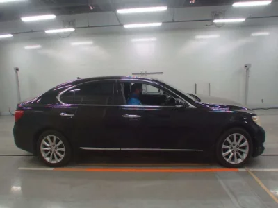 Lexus LS  с аукциона в Японии