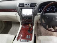 Lexus LS лот № 30046 оценка RA  с аукциона в Японии 8