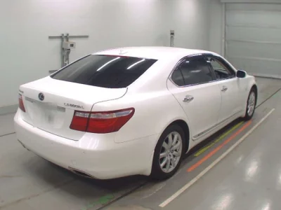 Lexus LS  с аукциона в Японии