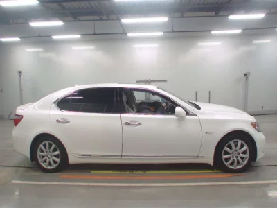 Lexus LS  с аукциона в Японии