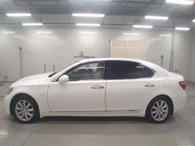 Lexus LS  с аукциона в Японии