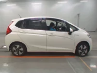 Honda FIT лот № 30042 оценка 4.5  с аукциона в Японии 2