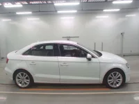 Audi A3 лот № 38060 оценка 4  с аукциона в Японии 2